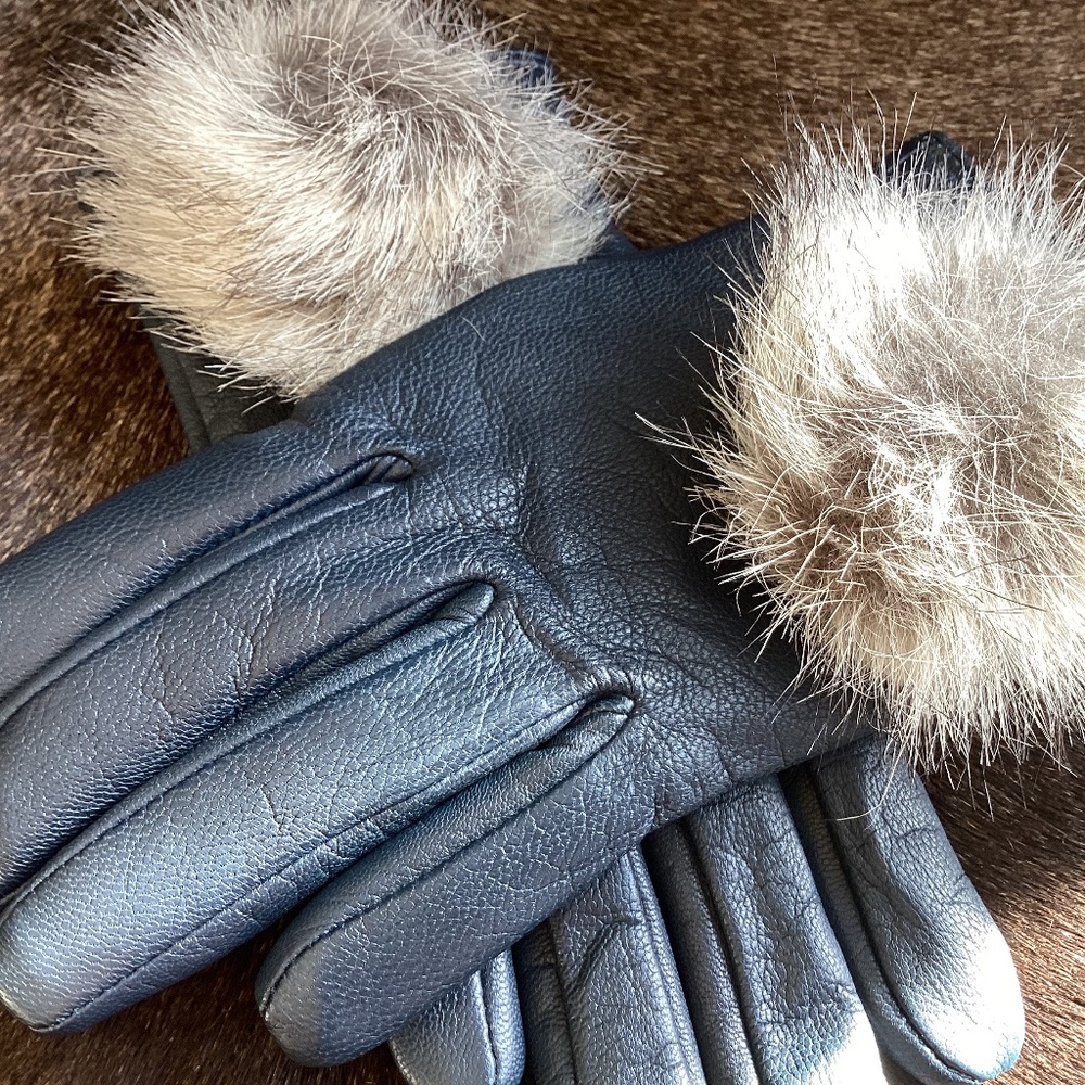 Banana Republic Dark Navy Blue Goat Leather Puff Ball Gloves